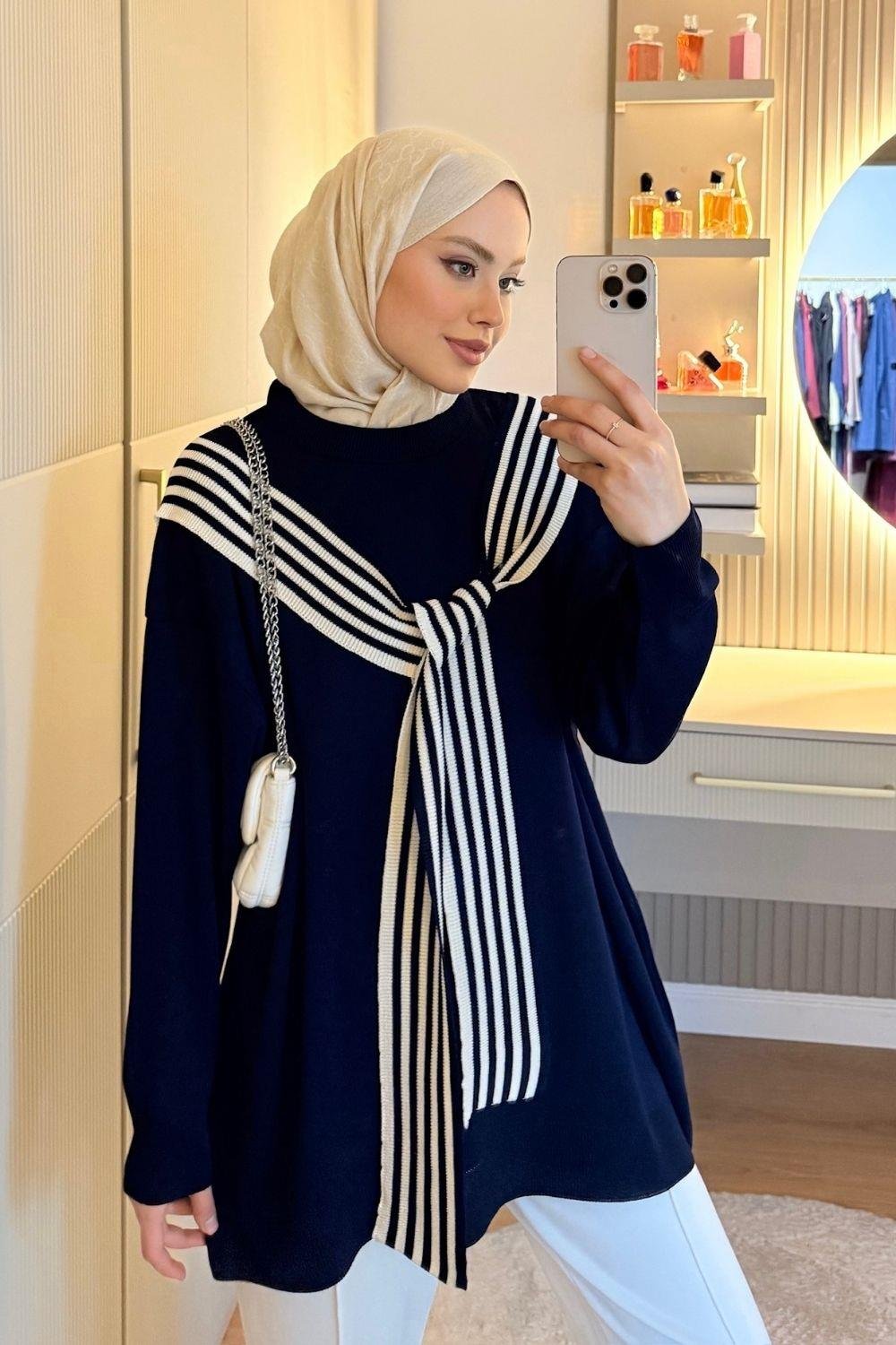 Atkı Detaylı Salaş Tunik Lacivert